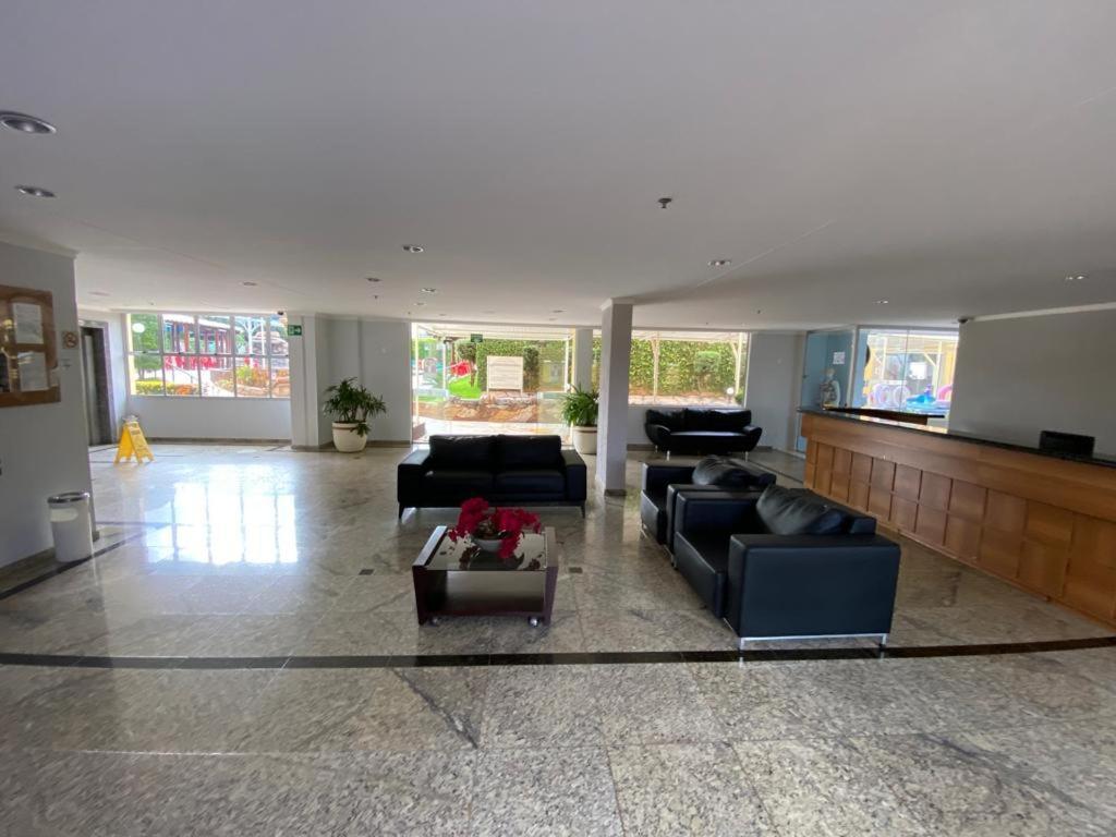 Flats Proximo Ao Shopping Singapura - Pode Descer Com Bebidas Para O Park Aquatico 1105 Apartment Калдас Новас Екстериор снимка
